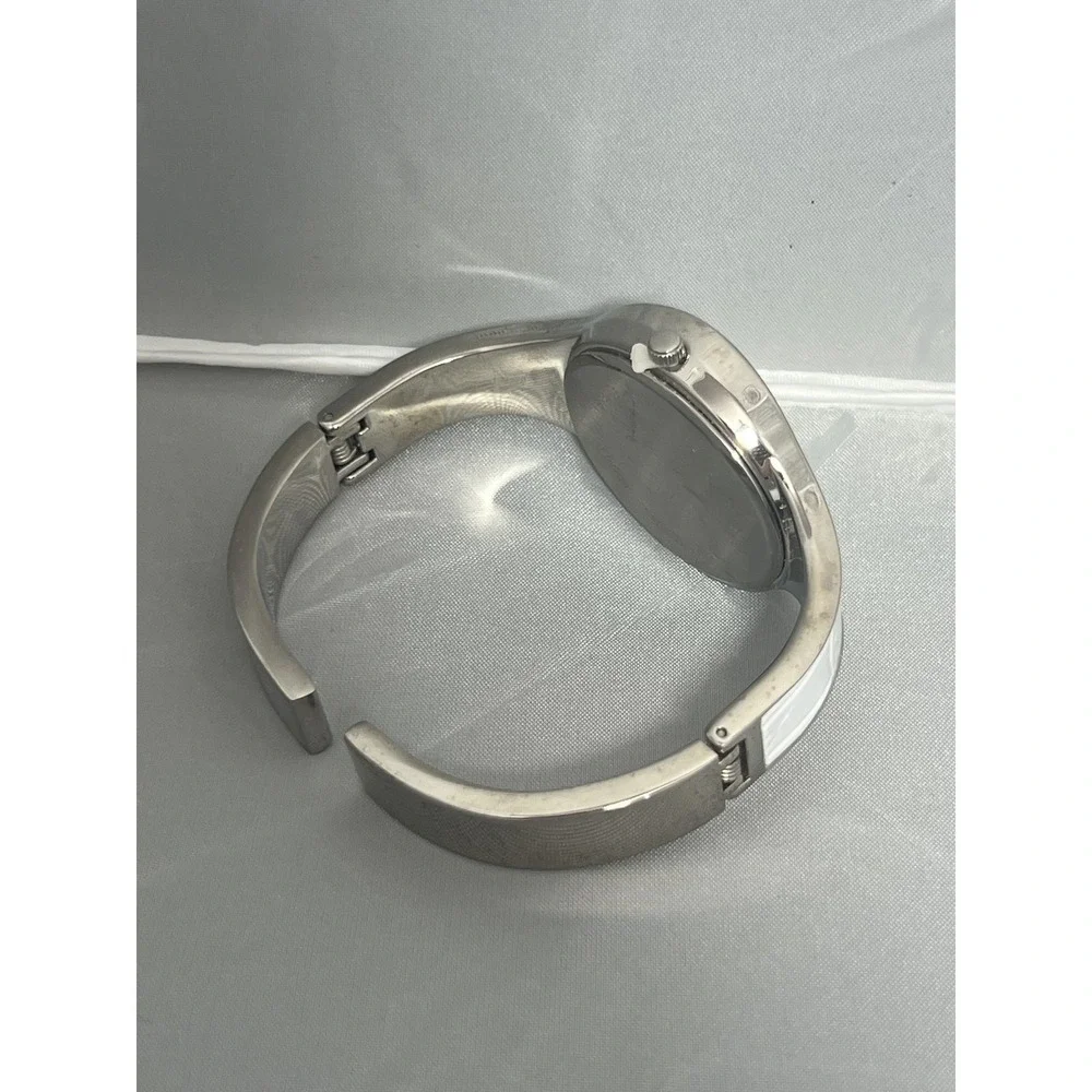 Elegant White Croc Embossed Bangle Cuff Watch Silver‎ Tone Quartz Japan Movt